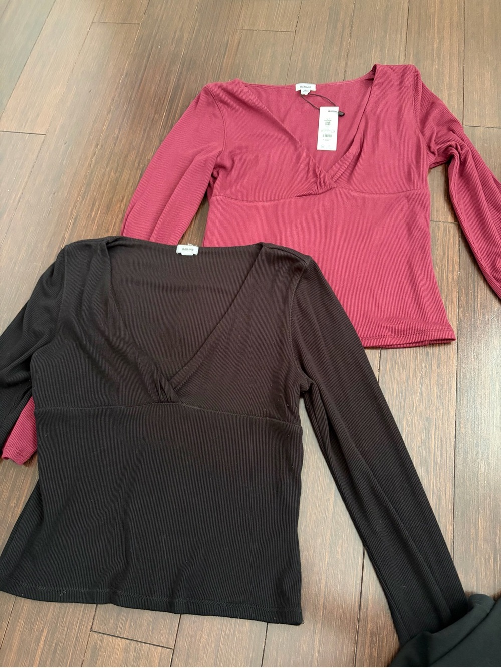 2 pack Garage Ribbed Long Sleeve V-Neck Top in Burgundy and Black large